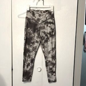 Gray tie-dye high-waist leggings